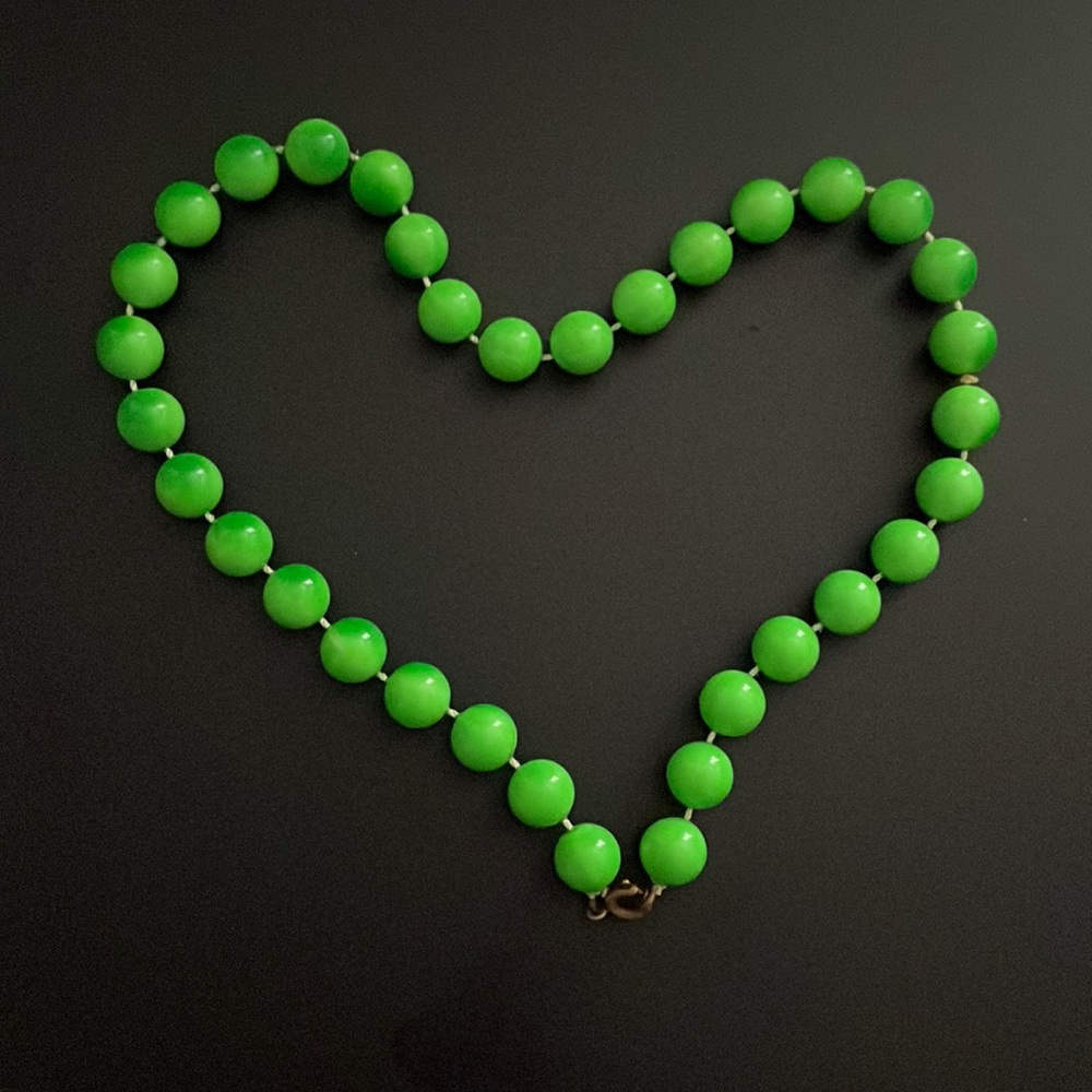 Cool Vintage Neon Green Costume Pearl Necklace!